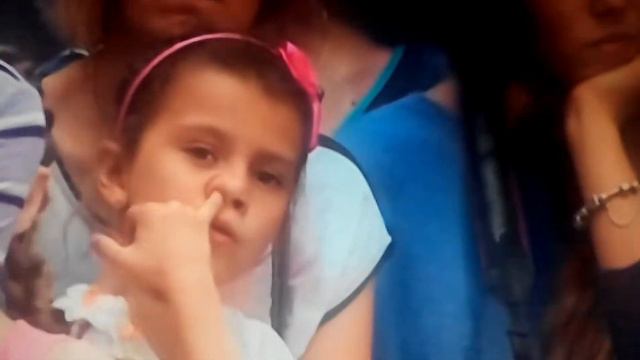 Прикол девочка ест свои козявки смотреть онлайн