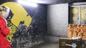 Отрыв в комнате ярости, отзыв от посетительницы: Экстремальные развлечения Агентства Экстрима АХАА.