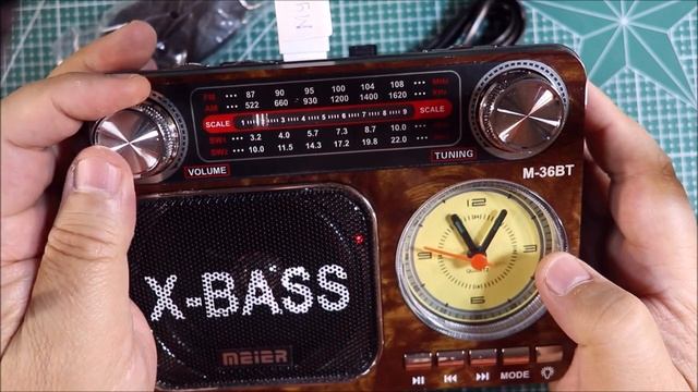 Дешевый популярный мультиволновой радиоприемник KIPO KB-308AC смотреть онлайн