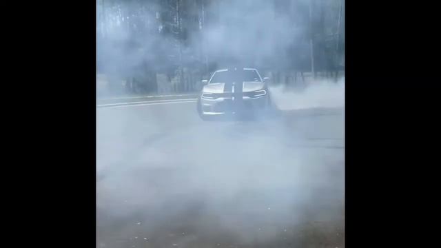 Doing donuts in my 2019 Dodge Charger Scat Pack, We hit 1k subscribers Let’s Go 💪🏾 смотреть онлайн