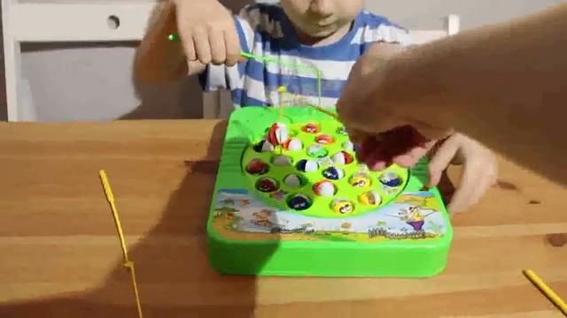 Игрушка рыбалка на батарейках