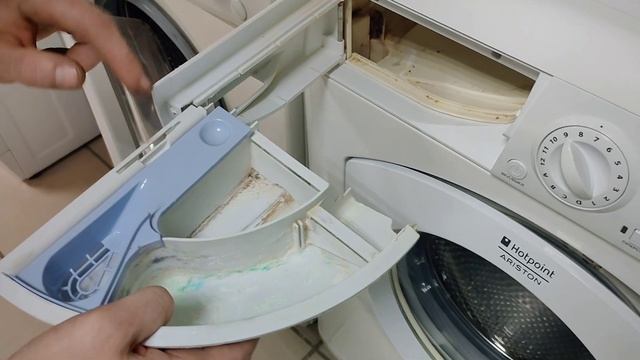 ?Как снять лоток порошкоприемника на стиральной машине Hotpoint-Ariston❓? смотреть онлайн