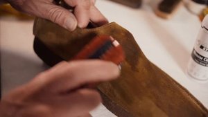 Как ухаживать за замшевой обувью в домашних условиях