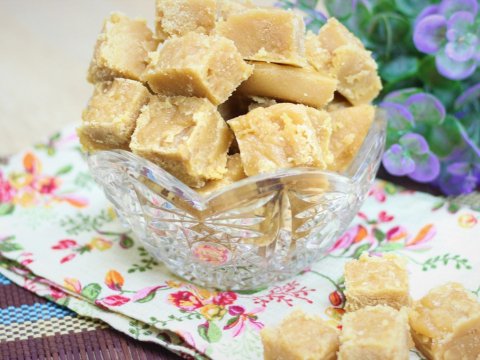 Вкусняшка к чаю?Вареный сахар, как в детстве?Приятного просмотра.