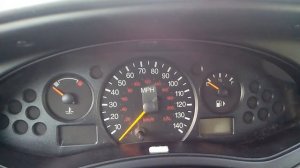 Замыкает панель приборов Ford focus sedan 1
