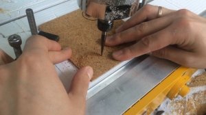 Резка листового пробкового дерева