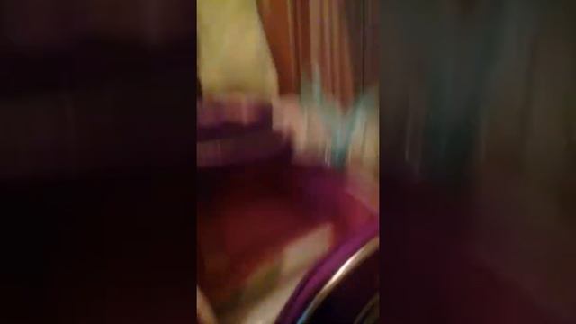 Психует