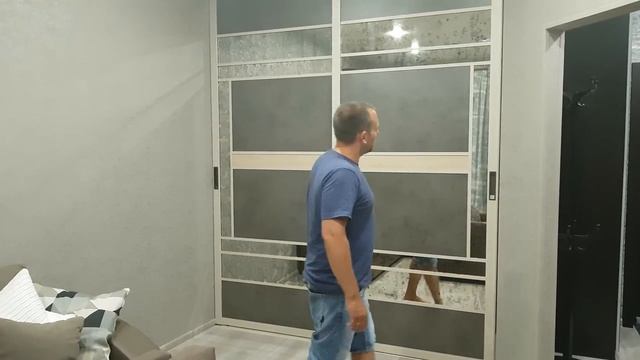 Раздвижная перегородка в стиле Лофт для гардеробной
