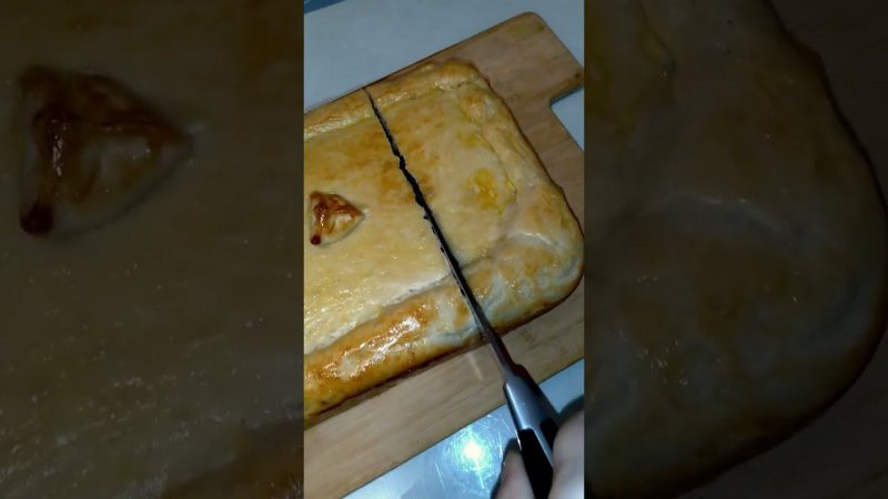 Мясной пирог со шпинатом