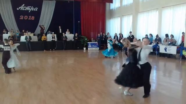 Юниоры 1 + 2 Е класс. Медленный вальс смотреть онлайн