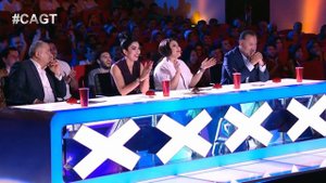 слепой таджик Акбар играет на гитаре исполнияет песню аллилуйя