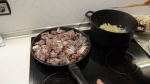 ПЕЧЕНЬ ГОВЯЖЬЯ В СМЕТАНЕ с грибами и луком