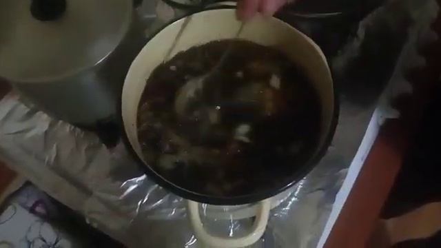Скумбрия малосольная в луковой шелухе и чае.
