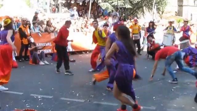 Los Cometas Felices. Kарнавал в Берлине смотреть онлайн