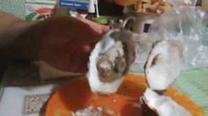 Устрицы с лимоном