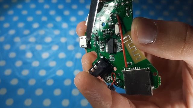 Ремонт беспроводных наушников / Не включаются / Не заряжаются | Repair wireless headphones смотреть онлайн