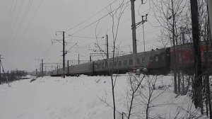 ЭП1-105 с поездом Вологда-Мурманск.