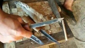 Что делать если нож болтается в ножнах, выскакивает.