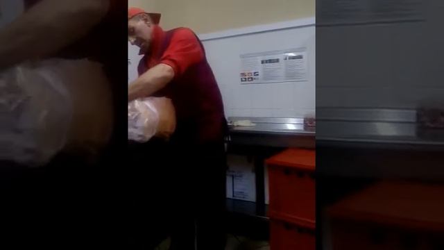 Разделка свинины. Снятие кожи с шеи смотреть онлайн