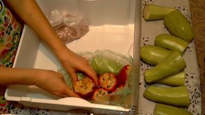 Заготовка мясных полуфабрикатов: заморозка котлет, фаршированного перца и кабачков