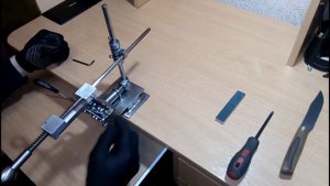 Точилка для заточки ножей и ножниц с поворотным механизмом. Простая, универсальная и эффективная