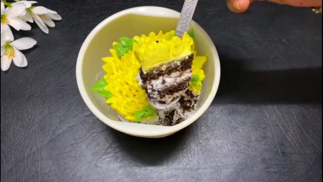 Trending Bento Sunflower Cake design without any ❌Nozzle   Recipe link video is in description box