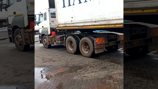 Africa trucking. Feel the engine roar?. Mercedes benz axor 2640. смотреть онлайн