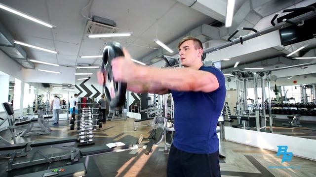Махи перед собой с блином