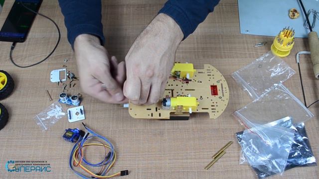 Сборка двухколесного конструктора-робота Arduino RoboCar-1