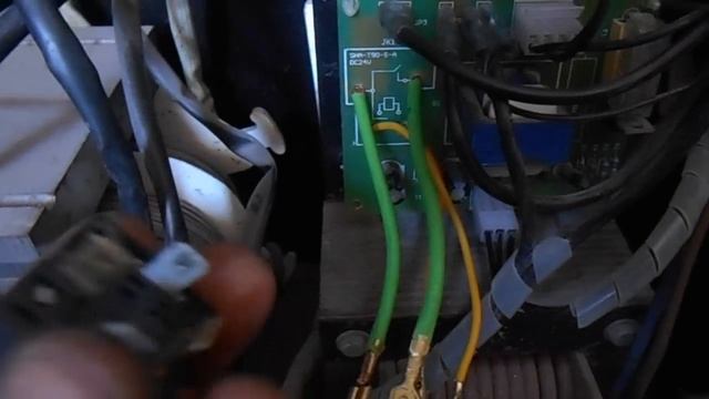 Замена реле на плате управления сварочного аппарата ! смотреть онлайн