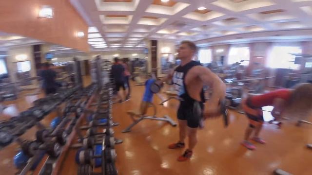 Треня с Бисмарком. Фитнес Парк. Обычный день пляжника смотреть онлайн