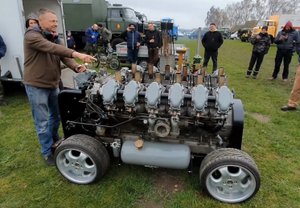 Запуск танкового двигателя V12  29,4 л
Мощность 810 л.с.
(2 часть)