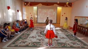 танец Рябинок (автор песни А.Чугайкина) пою я- М. Зорина