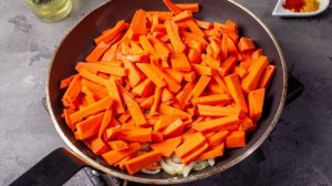 Тыква на сковороде с овощами