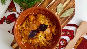Капуста тушёная с сосисками ?