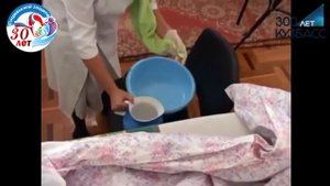 Смена нательного белья у лежачего больного в постели
