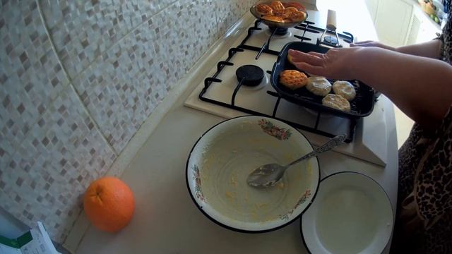 Сырники за 10 минут - 500 грамм творога, 2 яйца, 3 ложки муки смотреть онлайн