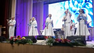 "А любовь смеётся и поёт" Наталья Соловьёва и "ВИА Белые Росы" (апрель 2022)