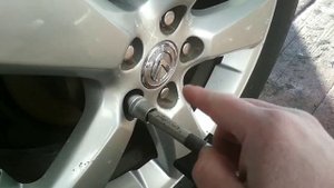 Как открутить секретку McGard Patent 4.664.000 с колеса Lexus