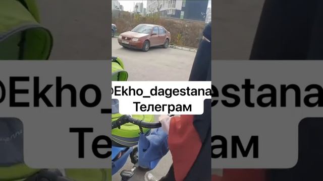 Уфа. Мужчина возмущён тем, что в его городе девушка ходит в никабе.