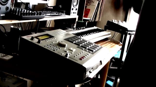AKAI MPC2000 and REASON 4 sample beat #12 смотреть онлайн
