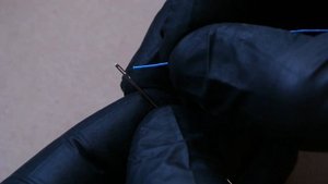 Как заправить нить в иголку? Шьем кожу правильно