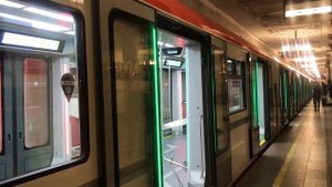 ЭКСКЛЮЗИВ!Премьера:метропоезд "Балтиец" (81-725/726/727.1) №100 с пассажирами на ст.м.Автово в депо