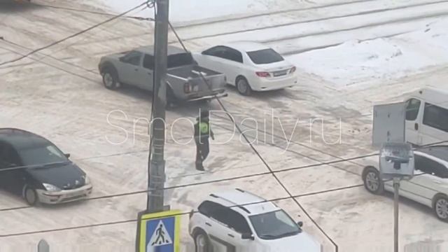 Сломанный светофор в Смоленске смотреть онлайн