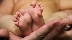 Китаянка родила двойняшек от разных отцов