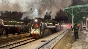 Торжественное отправление «Поезда Деда Мороза» с Белорусского вокзала под тягой ДВУХ паровозов!