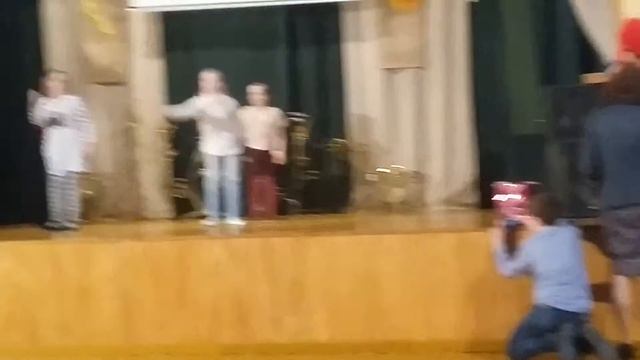 Одноклассницы танцуют под песню IEVAN POLKA !!! смотреть онлайн