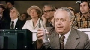 Спортивный комментатор Николай Николаевич Озеров. Камео в фильме "Девушка и Гранд"