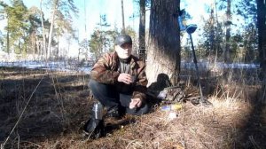 Поиск золота у родной деревни с металлоискателем