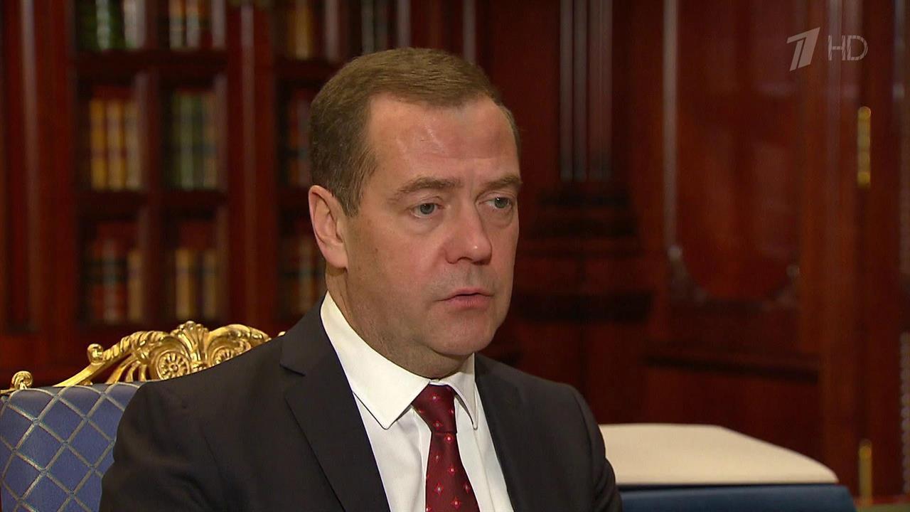 Дмитрий Медведев поручил главе Удмуртии обратить о...ние на оснащение поликлиник и больниц в регионе